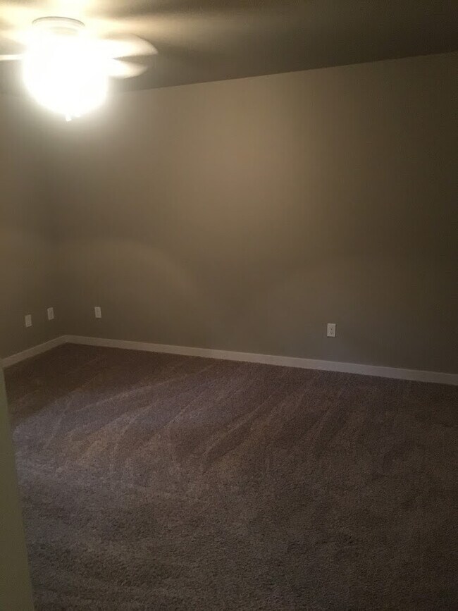 Building Photo - 719-721 N Storer Ave