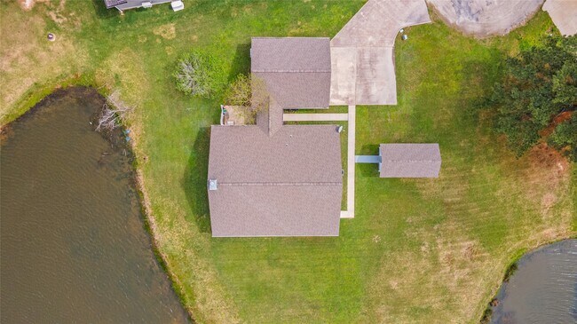 Building Photo - 140 Meadowview Dr