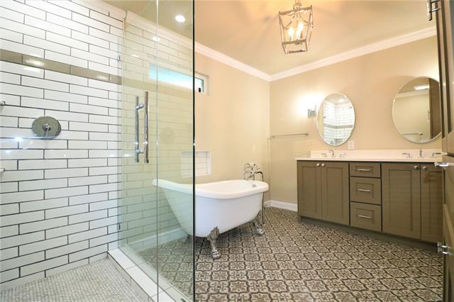 Building Photo - 600 N 1st St