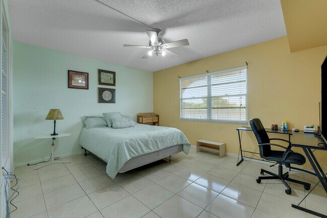 Building Photo - 3305 Aruba Way