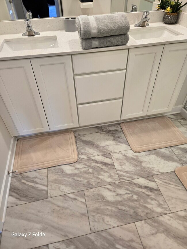 Building Photo - 26 E Front St