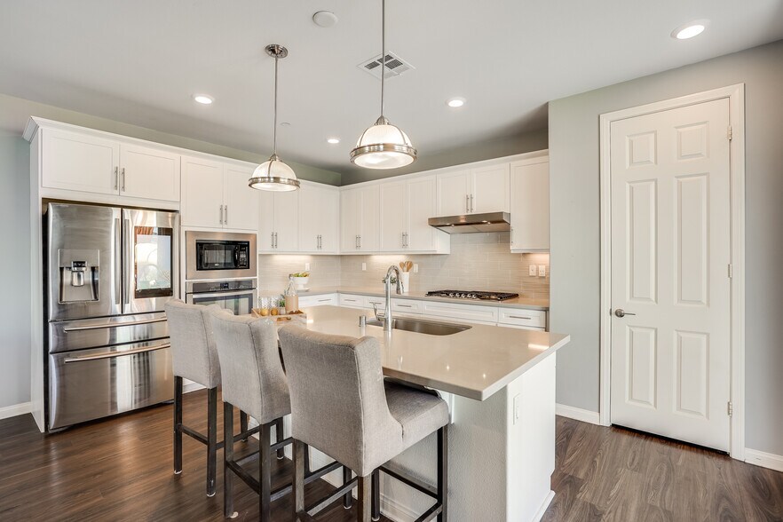 Building Photo - 8621 Lake Ashmere Dr