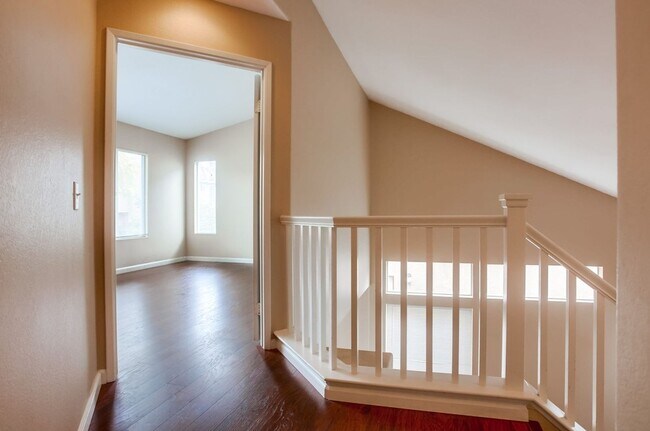 Building Photo - Desirable 3 Bedroom 2 Bath in Ivey Ridge C...