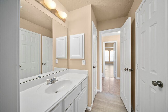 Building Photo - 12311 Amanda Meadows