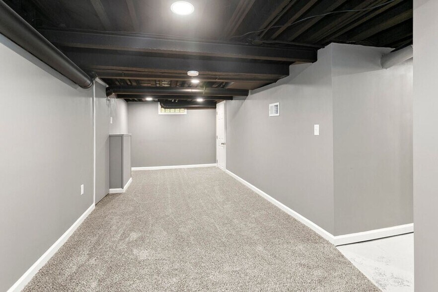 Building Photo - 5356 N 48th St