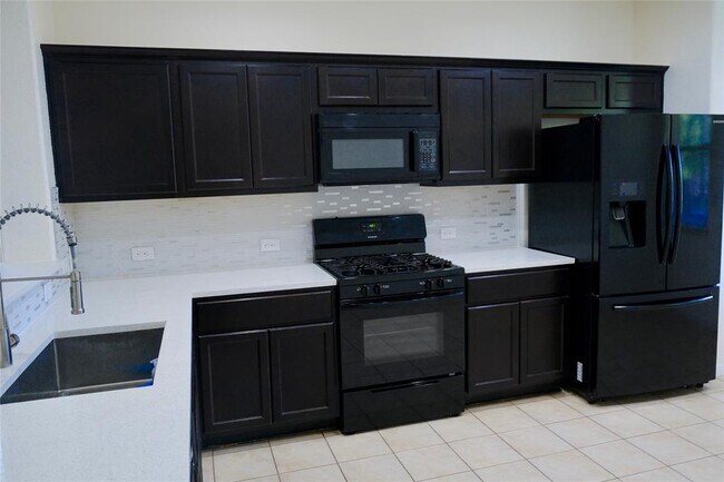 Building Photo - 2880 Donnell Dr