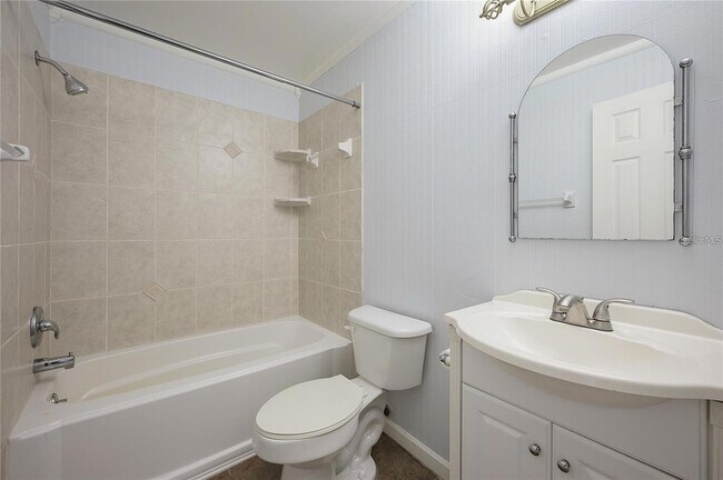 Building Photo - 2608 Hidden Lake Dr N