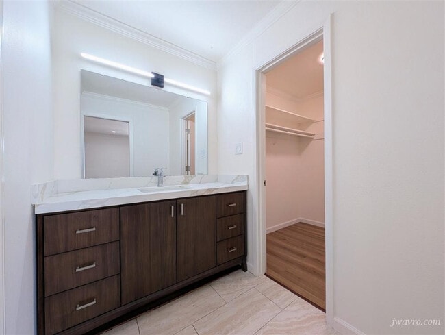 Building Photo - 3044 Franklin St