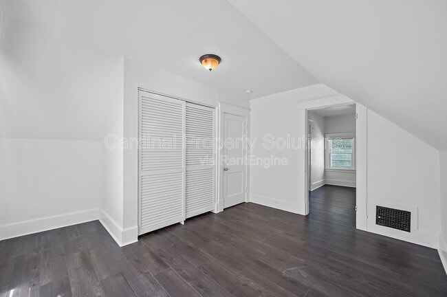 Building Photo - 5622 Prentice St