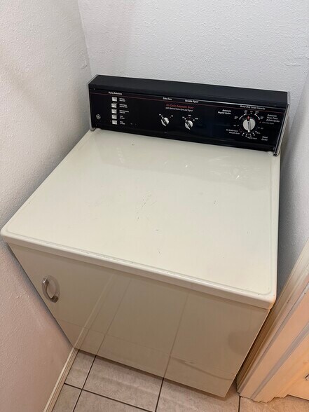Full sized dryer - 11525 N Meridian Ave