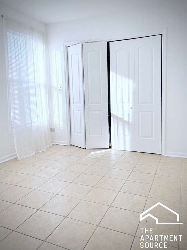 Building Photo - 1900 S Throop St