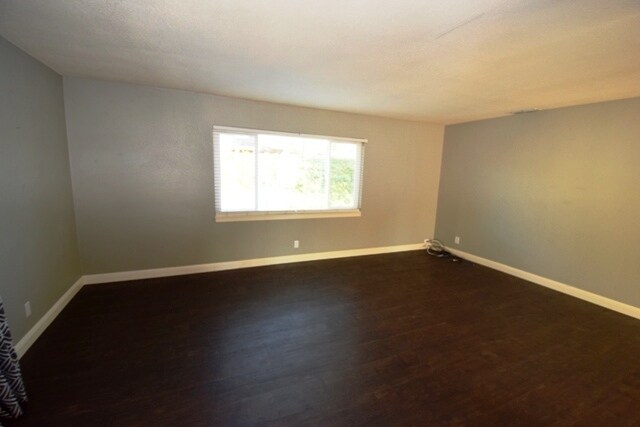 Building Photo - 1141 Avon Way