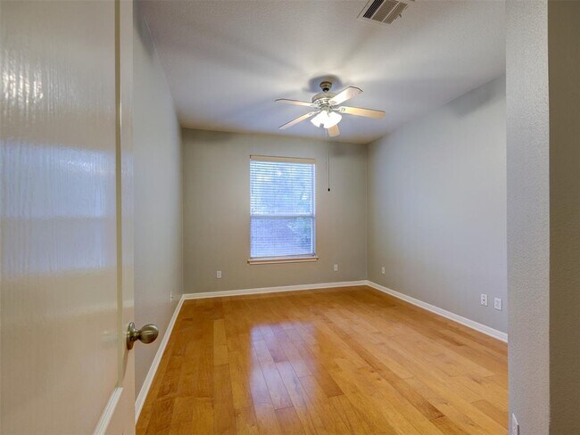 Building Photo - 1554 Homewood Cir