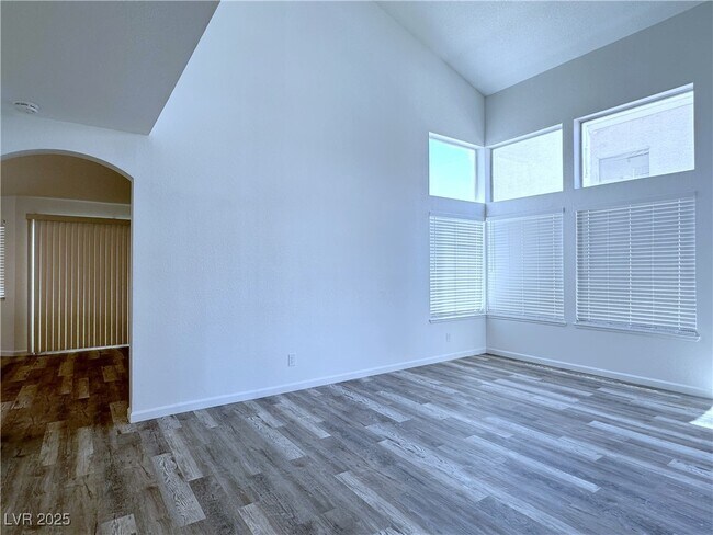 Building Photo - 9821 Cactus View Ave