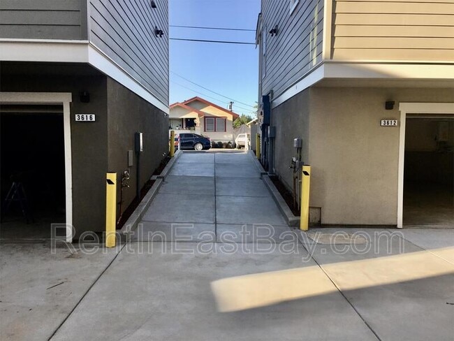 Building Photo - 3612 Brookdale Ave