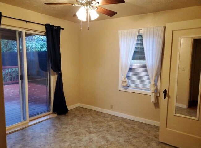 Building Photo - Charming Eastside Olympia Home Move-in goal June 5th .