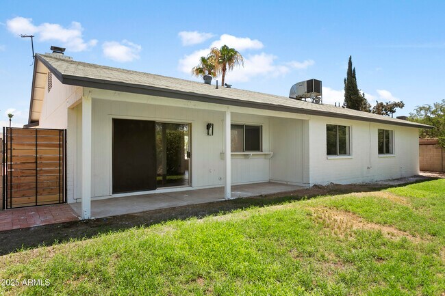 Building Photo - 6221 E Evans Dr