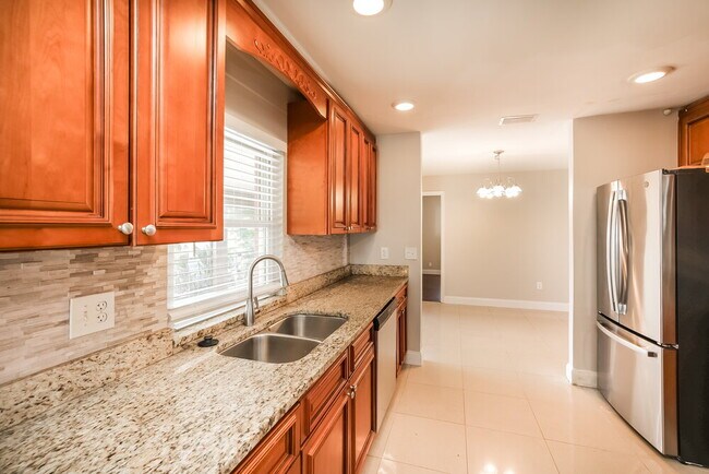 Building Photo - 25353 Doredo Dr