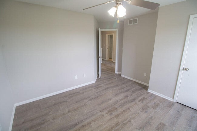 Building Photo - 5307 Silver Mill Dr