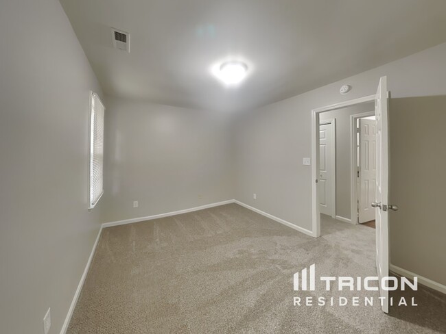 Building Photo - 9709 Manus Ct