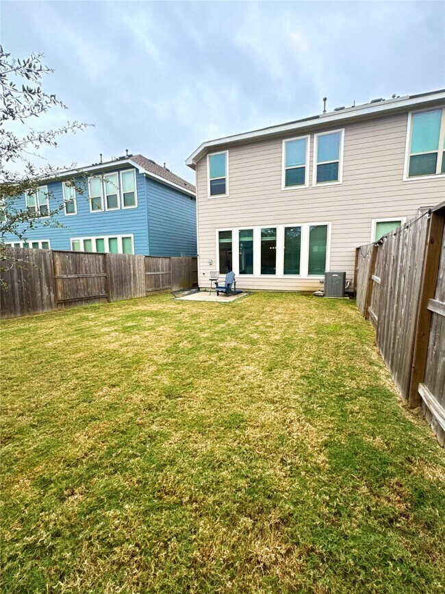 Building Photo - 4015 Champlain Wy