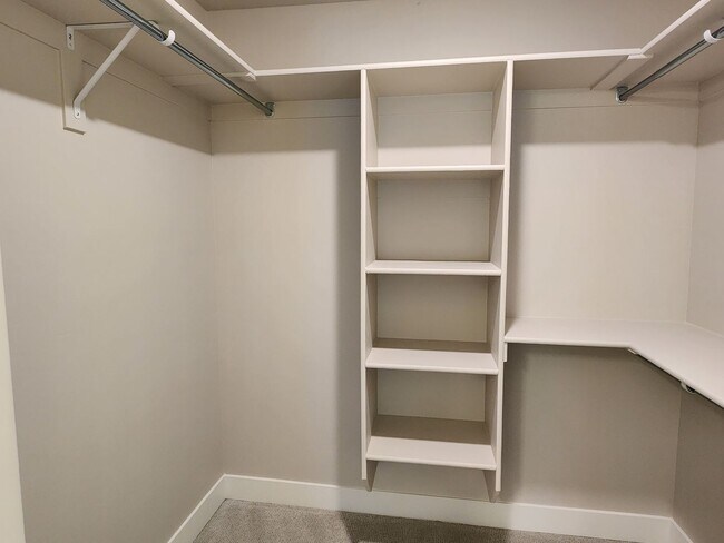 Building Photo - Beautiful  End Unit Townhome In Herriman
