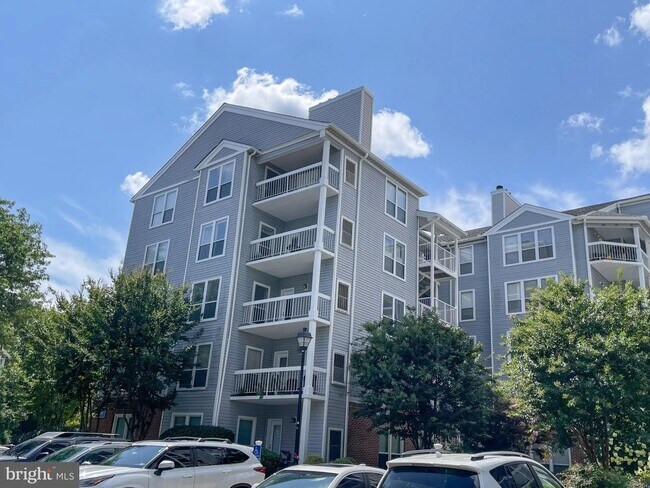 Building - 3178 Summit Square Dr