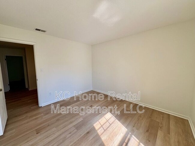 Building Photo - 10205 CedarBrooke Ln