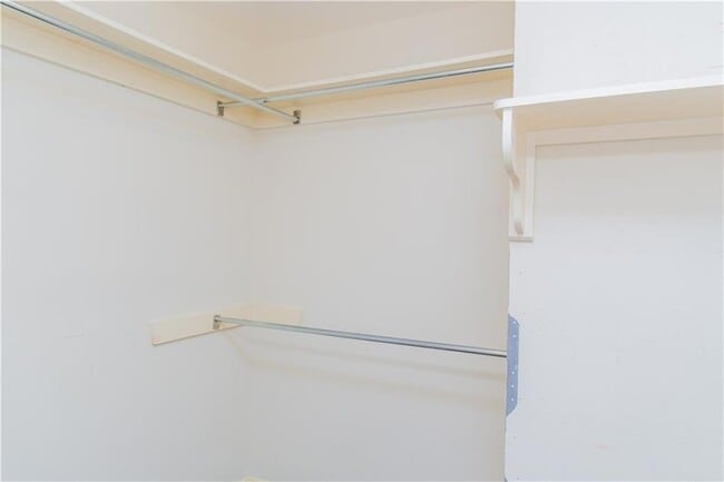 Building Photo - 118 Fox Run Dr