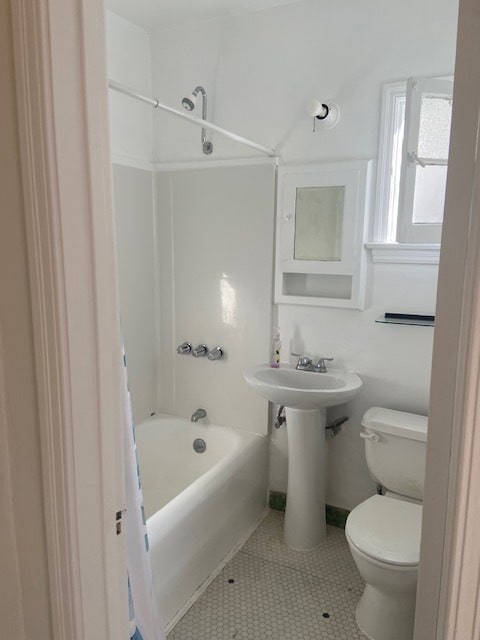 Bathroom - 4014 Prospect Ave