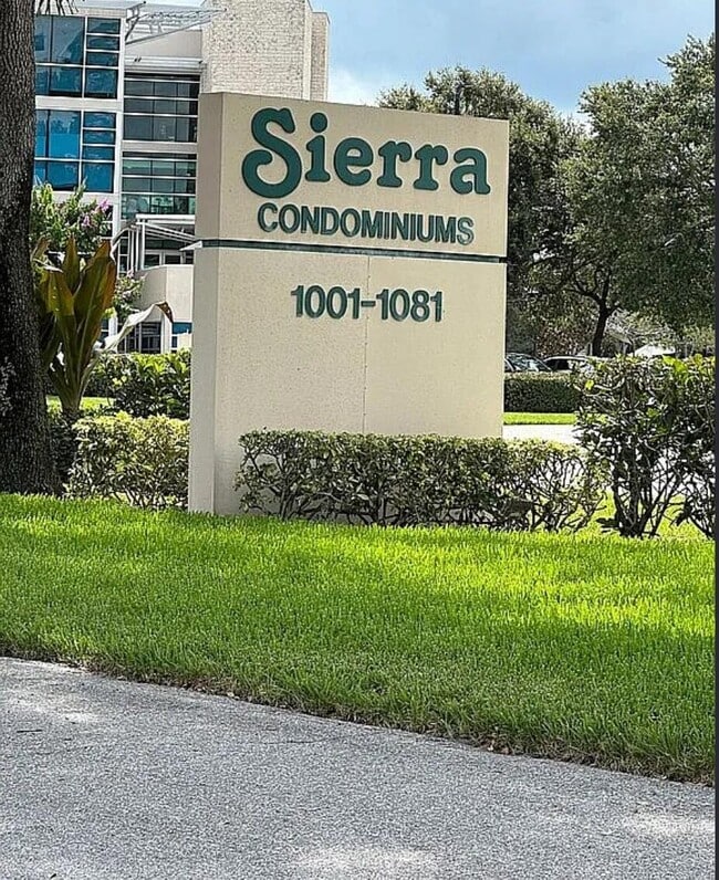 Building Photo - 1081 SE Monterey Rd