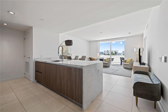 Building Photo - 401 N Birch Rd