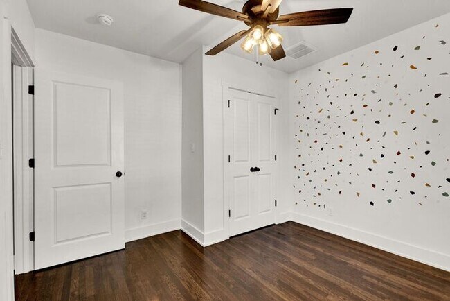 Building Photo - Lawn Care and Water Included! 3/1 Near TU!