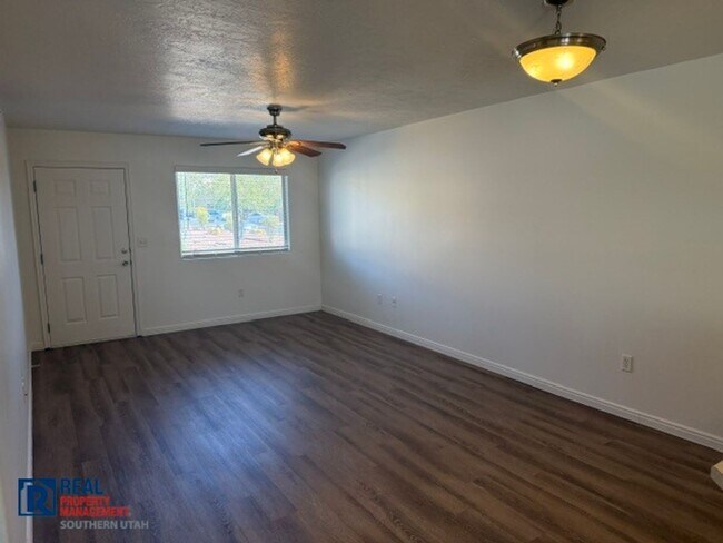 Building Photo - 790 N 2720 E