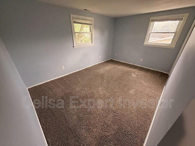 Building Photo - 4705 Hartford Dr