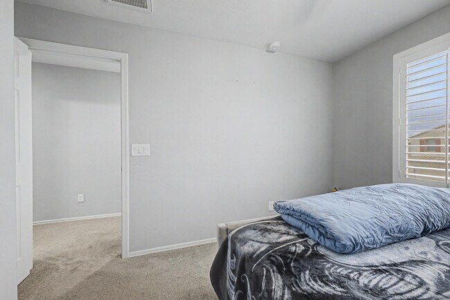 Building Photo - 18235 W Ida Ln