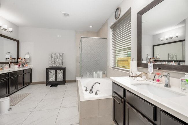 Building Photo - 2236 Bayou Cove Ln
