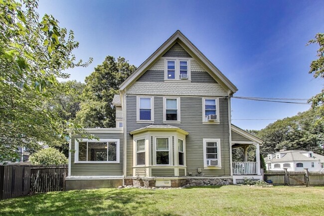 Building Photo - 2 Elm St