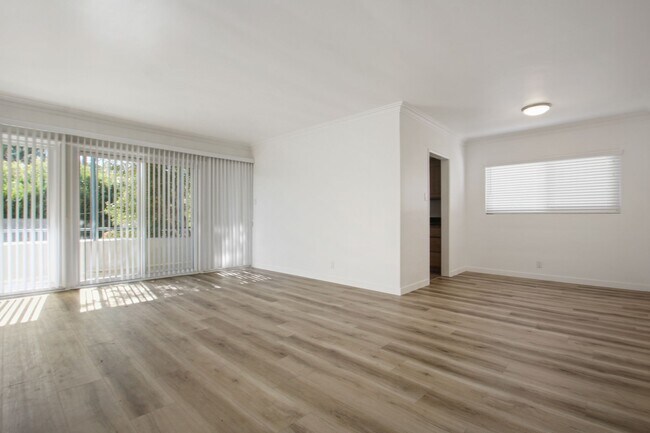 Building Photo - 1975 S. Beverly Glen, near Rancho Park!