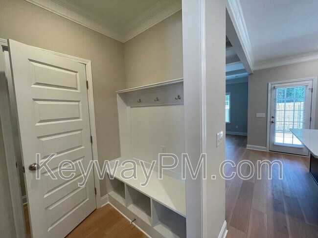 Building Photo - 3119 Venetian Dr