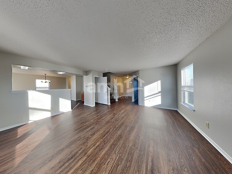 Building Photo - 690 Runnymede Ct