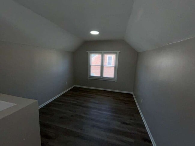 Building Photo - Fully Renovated 3 Bedroom Bungalow
