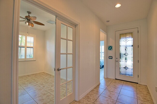 Building Photo - Annual Unfurnished 2 Bedroom 2 Bathroom Ho...