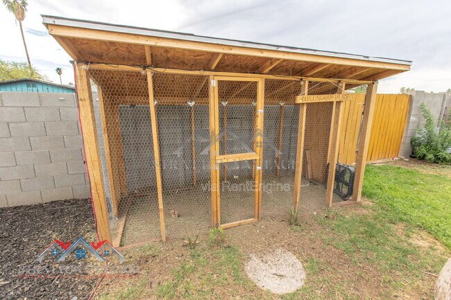 Building Photo - 2224 W Emelita Ave