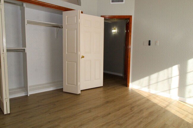 Building Photo - 2081 Paseo Del Prado Dr