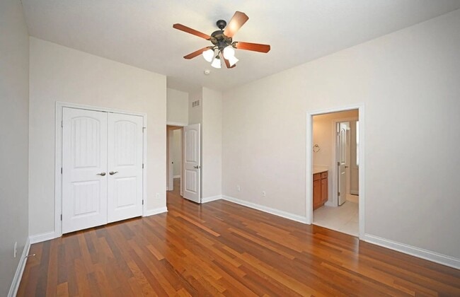 Building Photo - 3-bedroom House on 1.9 Acres Lot