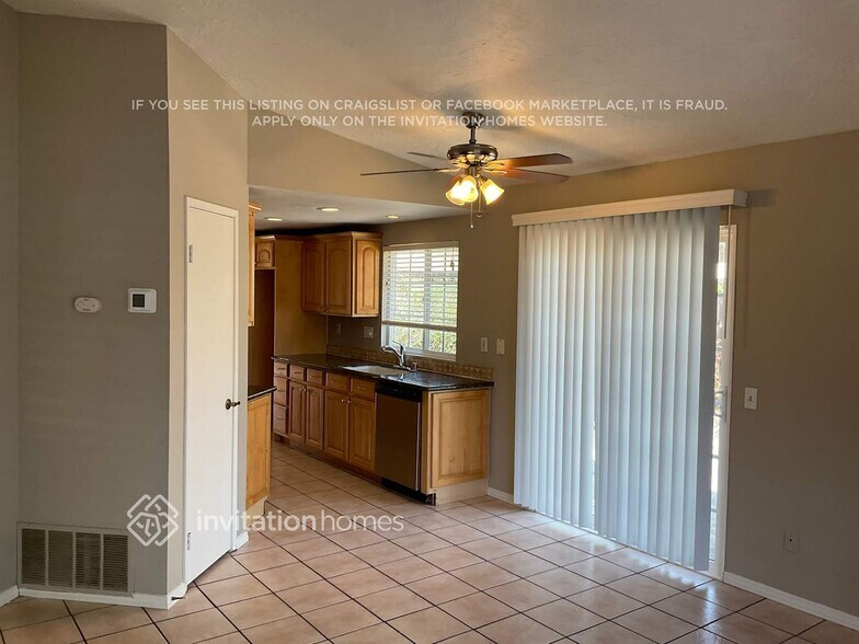 Building Photo - 1656 W Knapp Dr