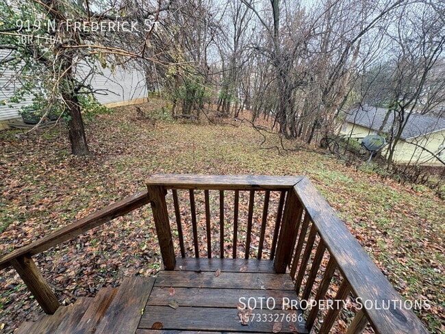 Building Photo - 919 N Frederick St