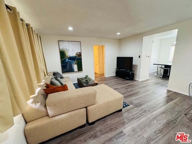 Building Photo - 14903 Normandie Ave