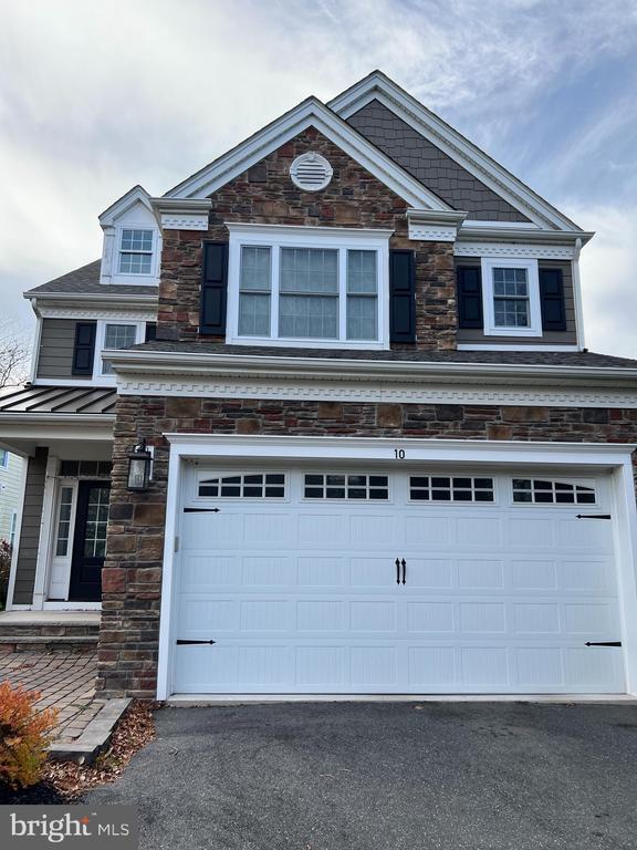 Building Photo - 10 Harris Rd